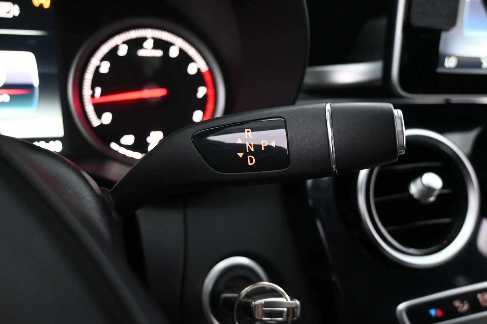 Car Image - 7EIWZH8T4AIq00V1zwe6Tp