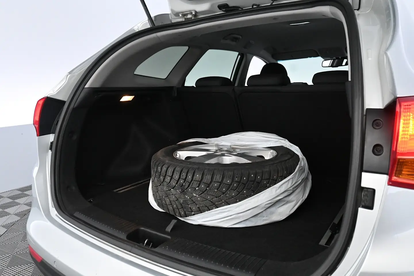 Car Image - N6EtLPUhw4DhRCRuXdISM
