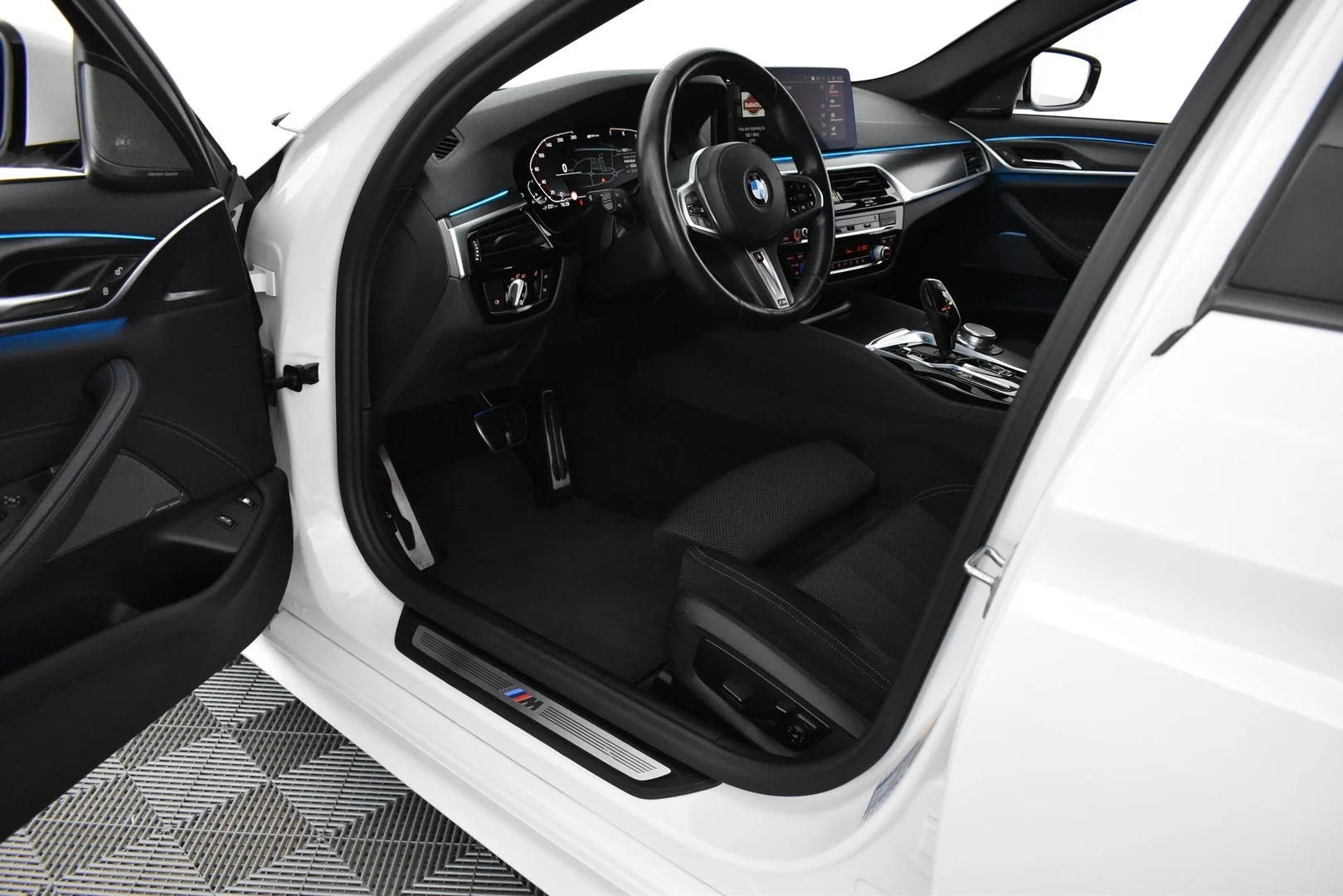 Car Image - 1bL54d2SsyKRwgtlSB8zNJ