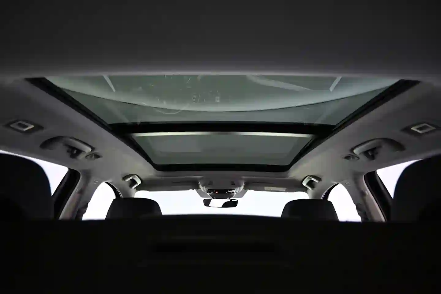 Car Image - 2PnJ3SRVE7LGXO1R6ZIFYL