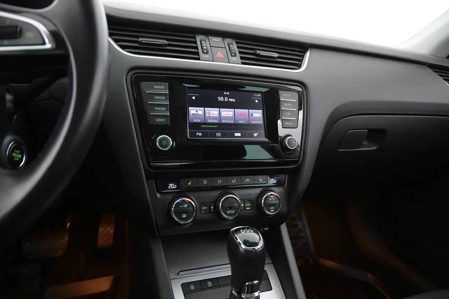 Car Image - 2BawsJ65SxunKi7u7GFmM9