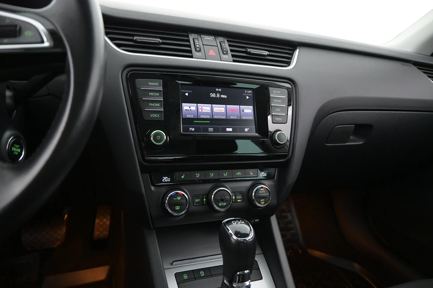 Car Image - 2BawsJ65SxunKi7u7GFmM9