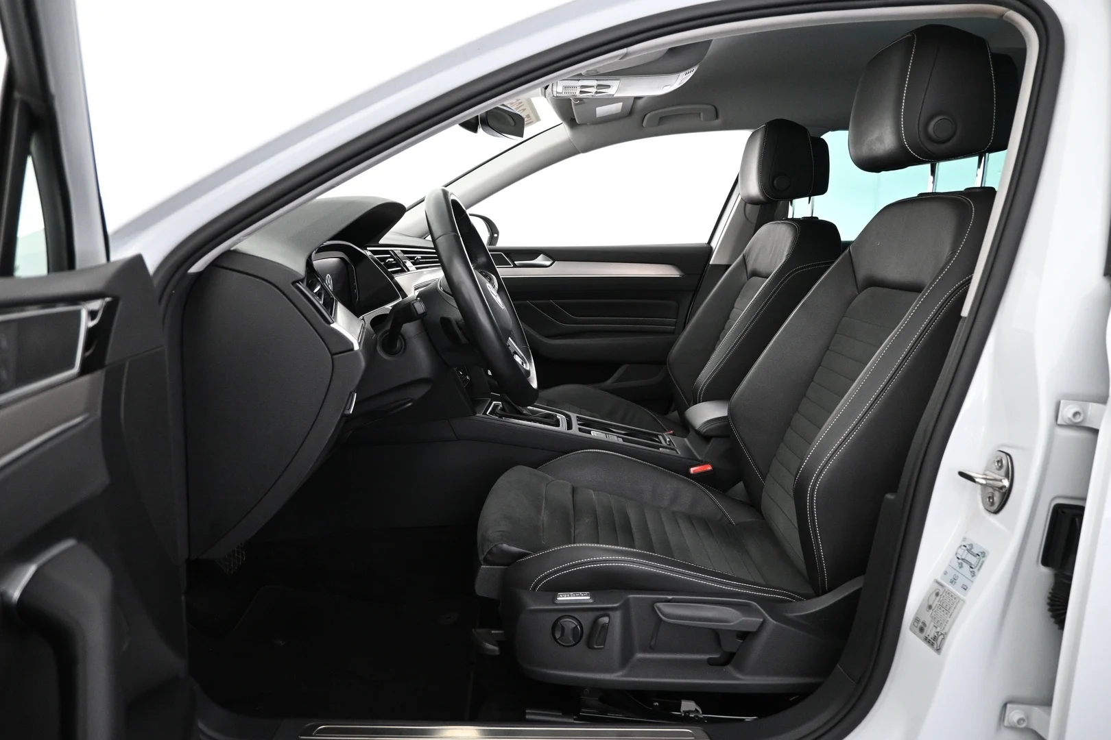 Car Image - 7zaZpTAXNdEhu8FVYvxFL0