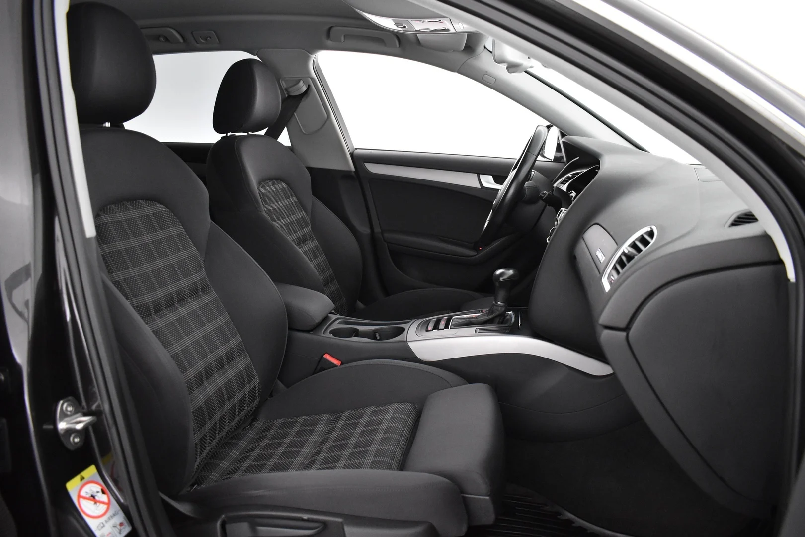 Car Image - F2QE29ZCH6Ply35t4jlJ1