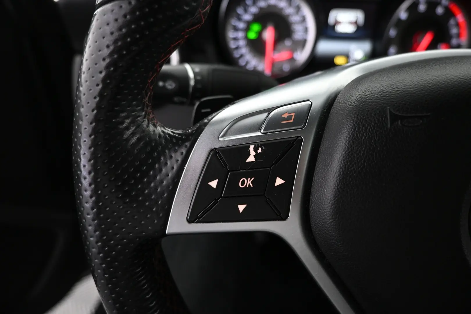 Car Image - 2SwKqRcRaUFfAt1ioTcqmF
