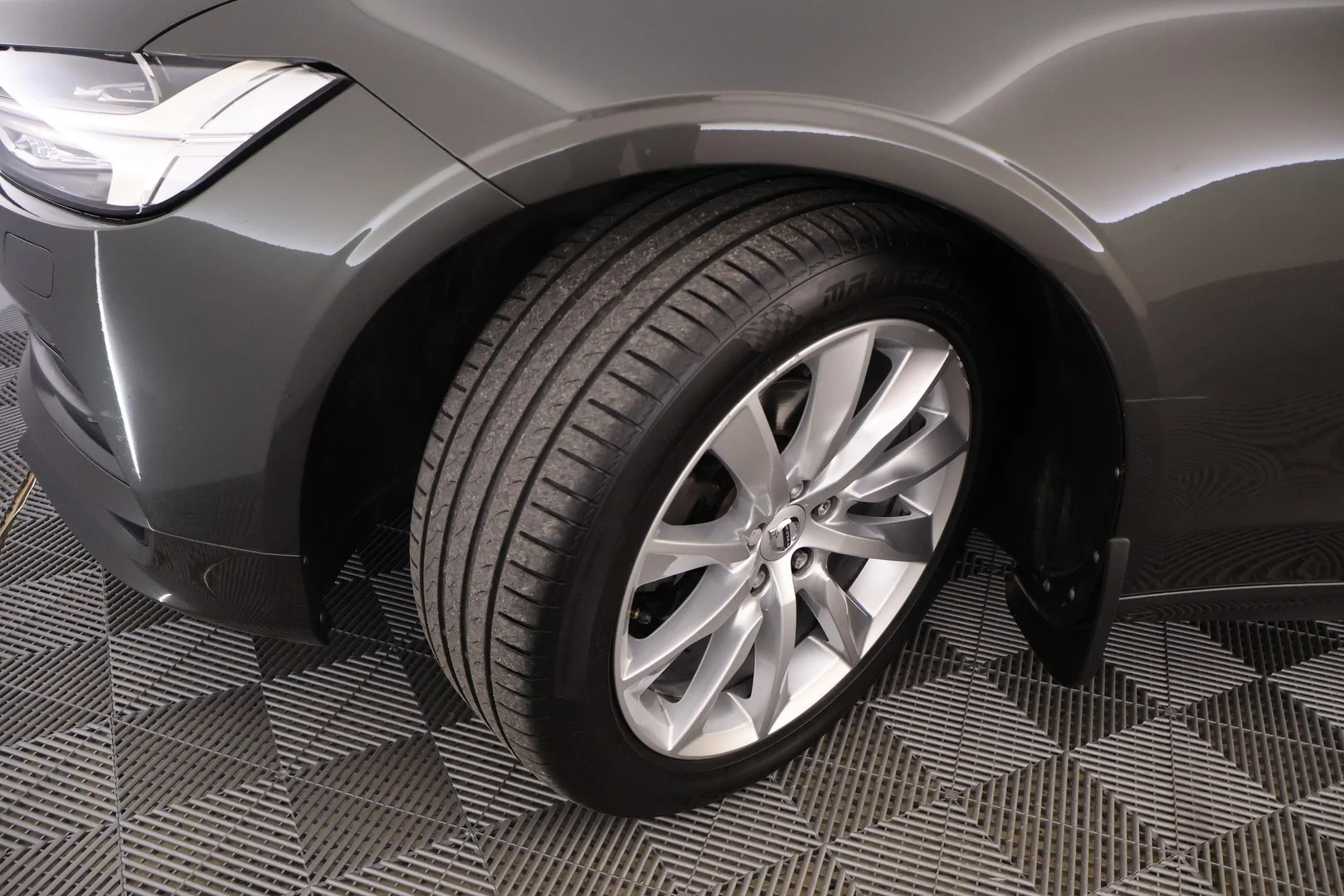 Car Image - 6JB5jHvpYUfalRTDphFWUs