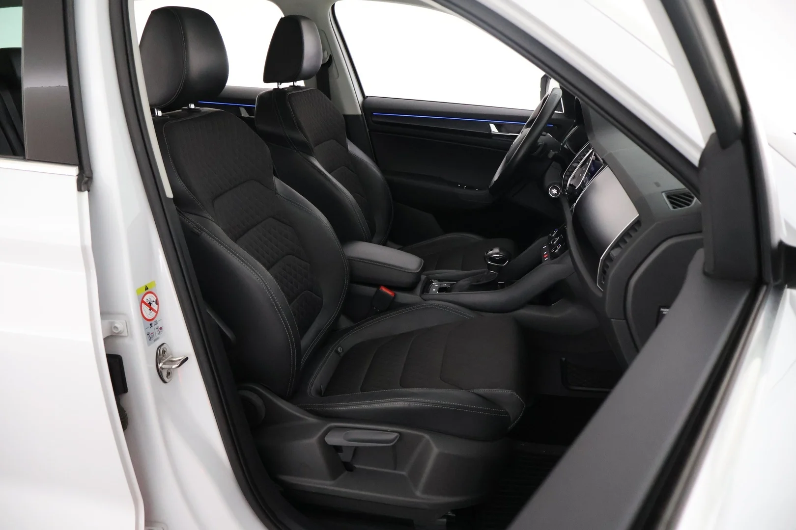 Car Image - 6RBc7ZNRr47uSJA3DQgT5X