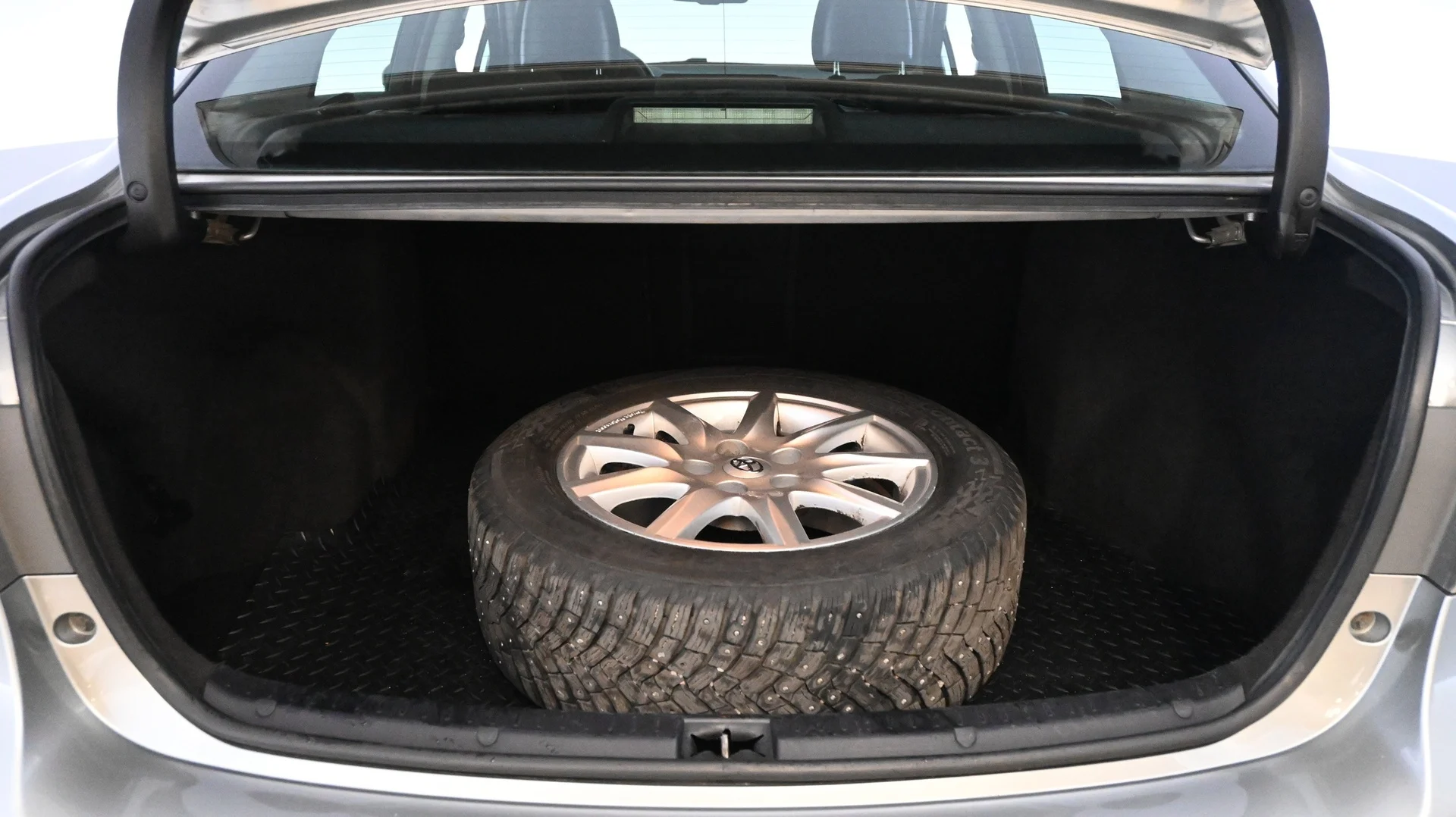 Car Image - 6AugnZB4WZCtWYaymFQfhV