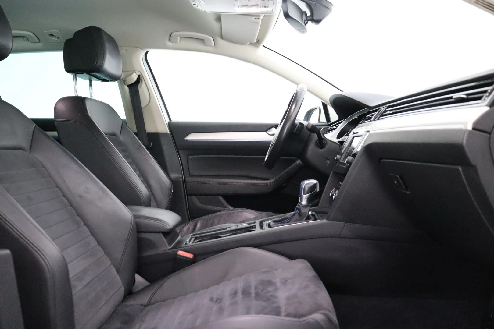 Car Image - 29bo9akPeSMN6YviBrUVID