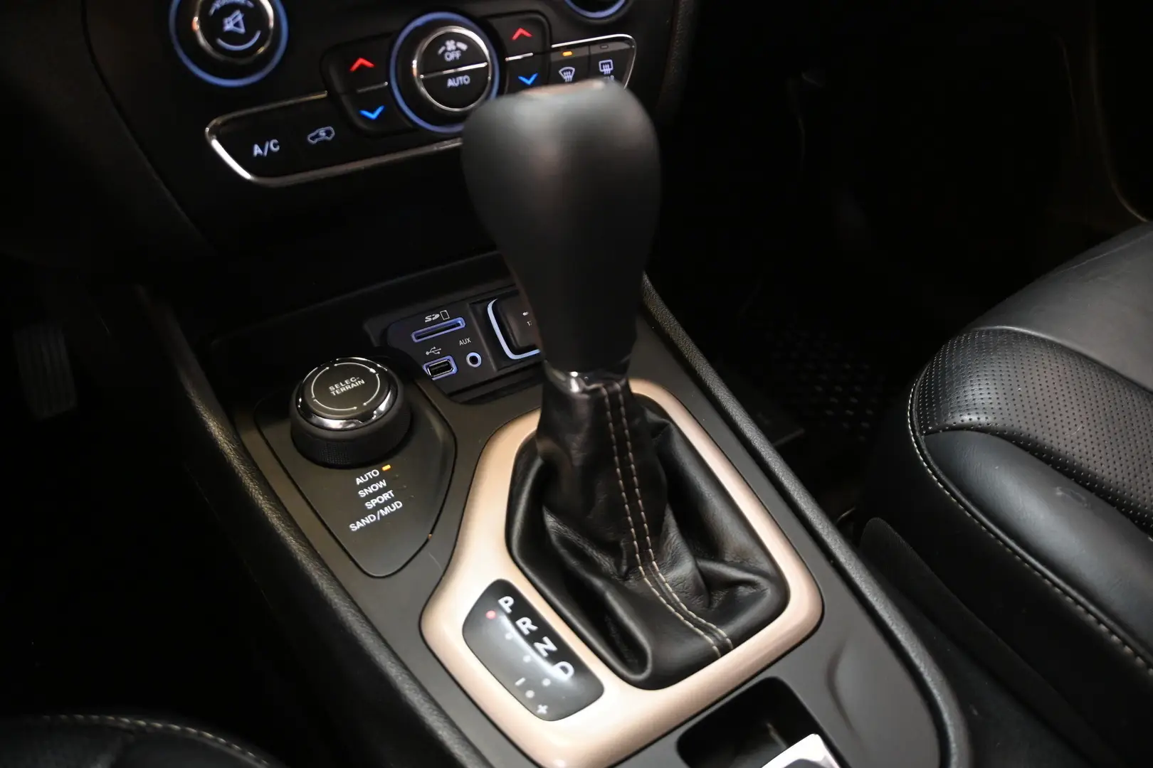 Car Image - 6SCjyAExv9i403wDiJMxUZ
