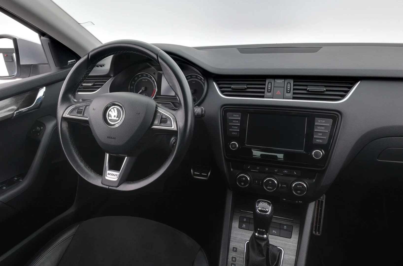 Car Image - 4E8UZeSECFeKmjN55c1yDm