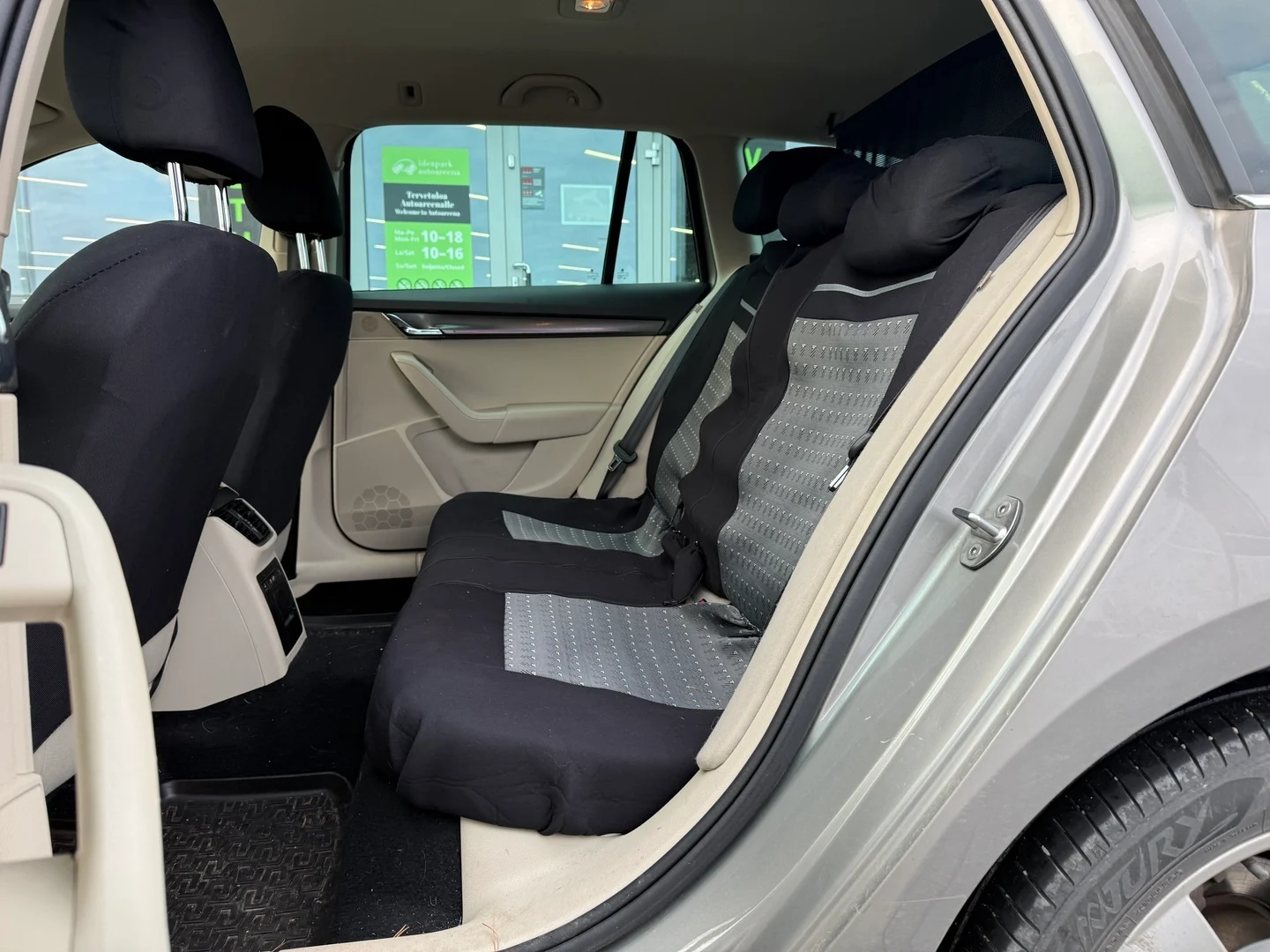 Car Image - 1DcIGEvBRQ8CW74HY4gdh3