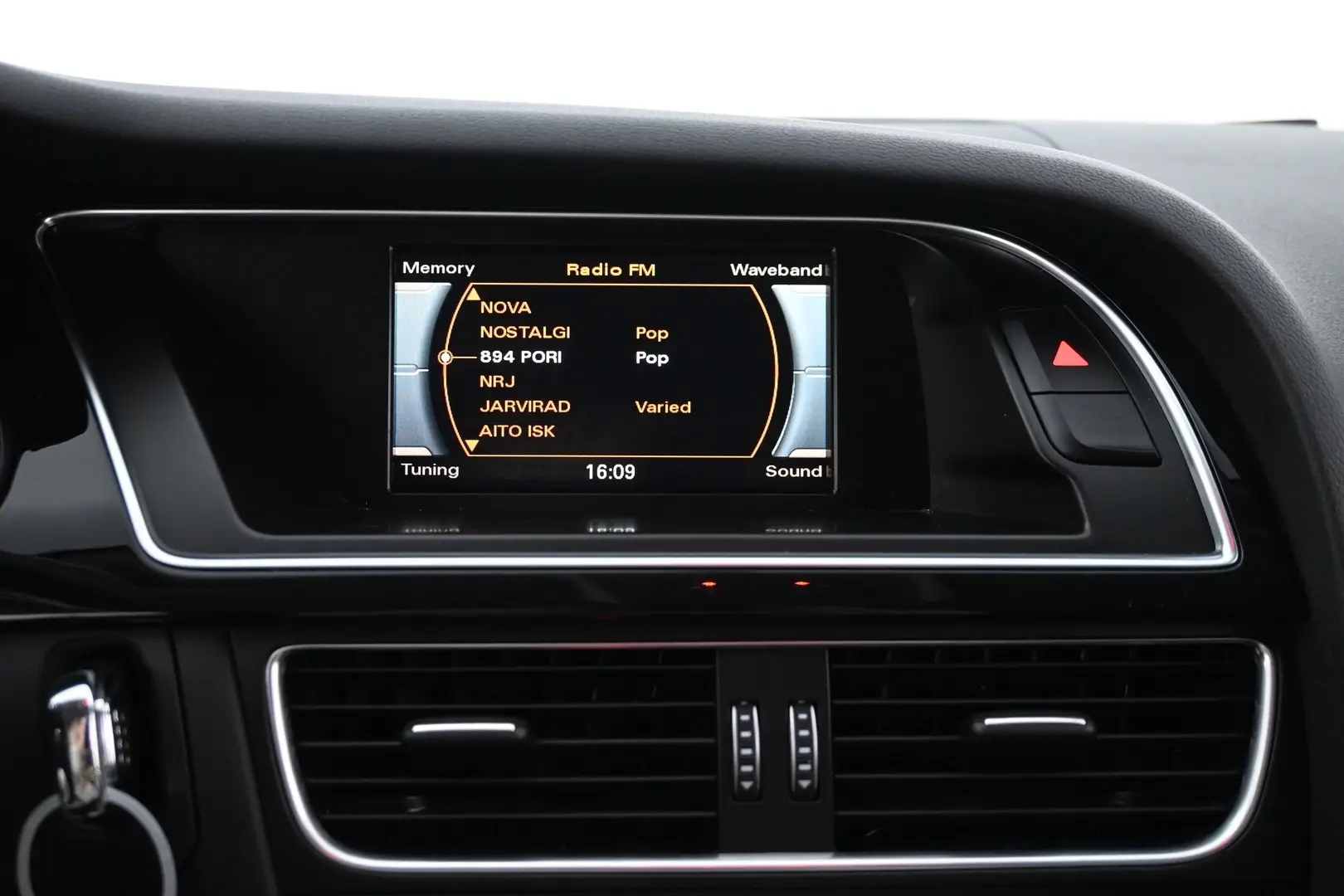 Car Image - 1hcHgq3bAax6OQIHC57EY2