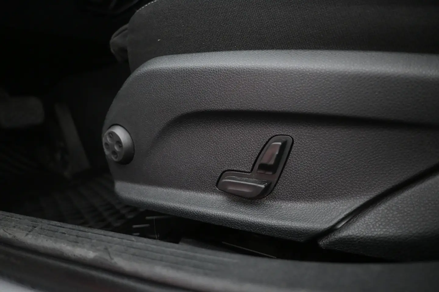Car Image - 7lRZ0ycyLu7yAIVYkj0iPu