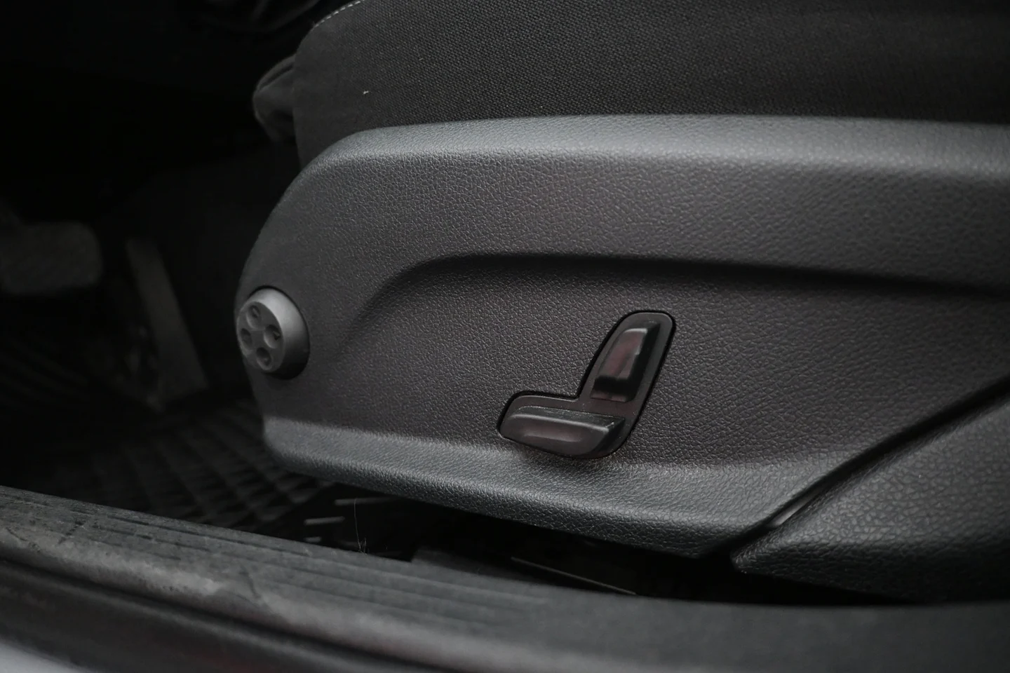 Car Image - 7lRZ0ycyLu7yAIVYkj0iPu