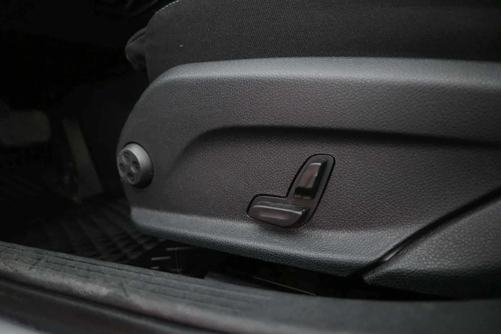Car Image - 7lRZ0ycyLu7yAIVYkj0iPu