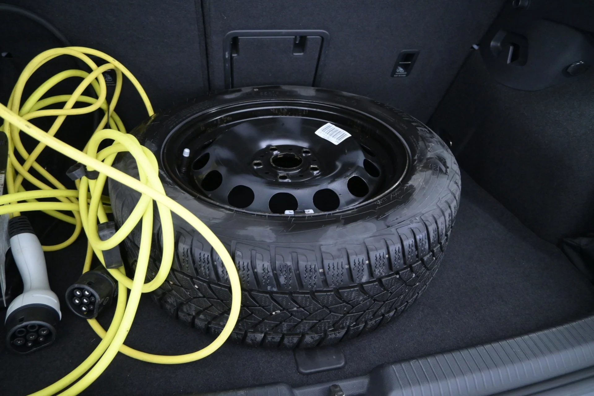 Car Image - 16uVDu3JnCeMyEd1AKSDve
