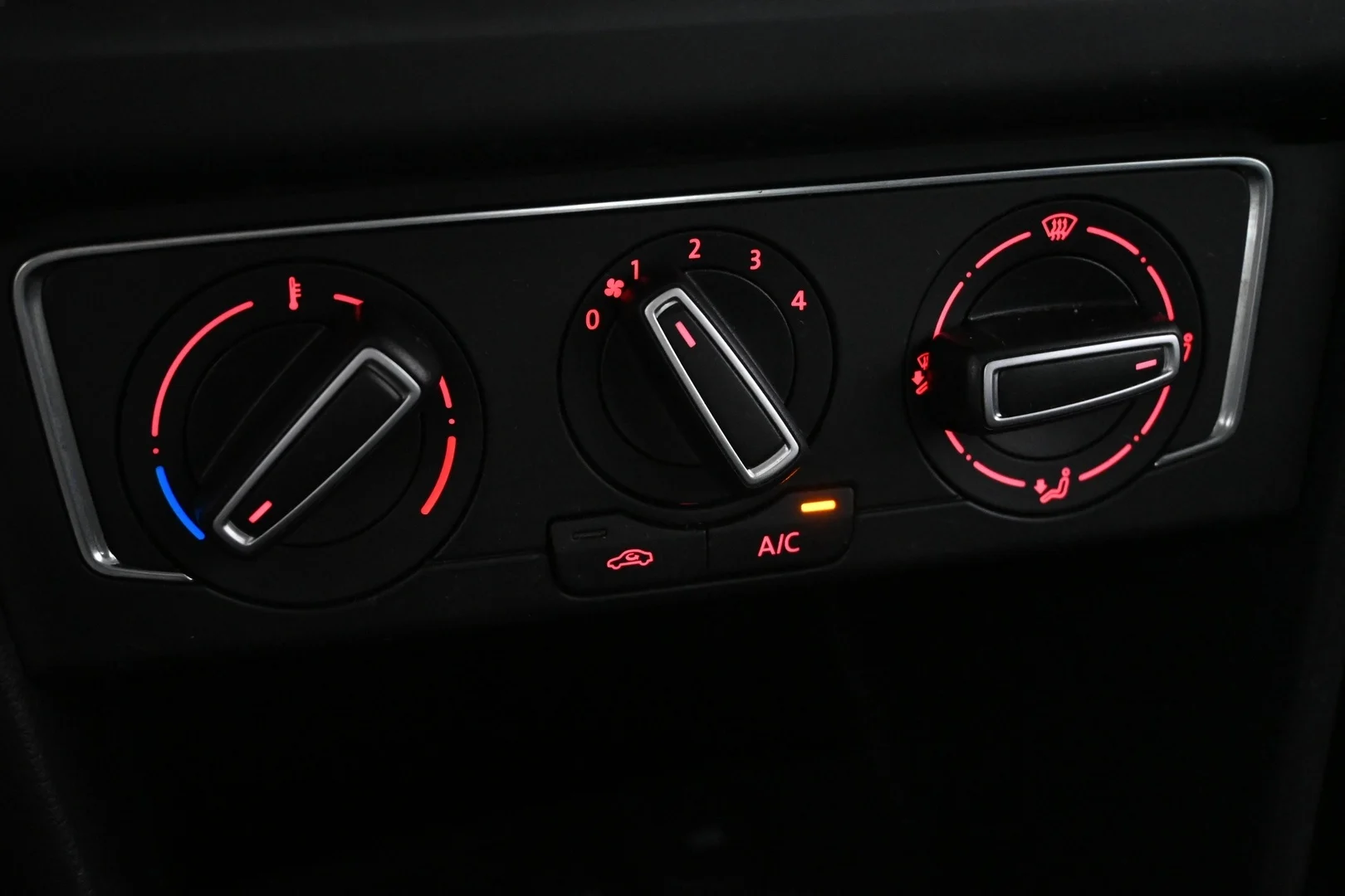 Car Image - 4YWQYkJFVeVsLOaJwW20iL