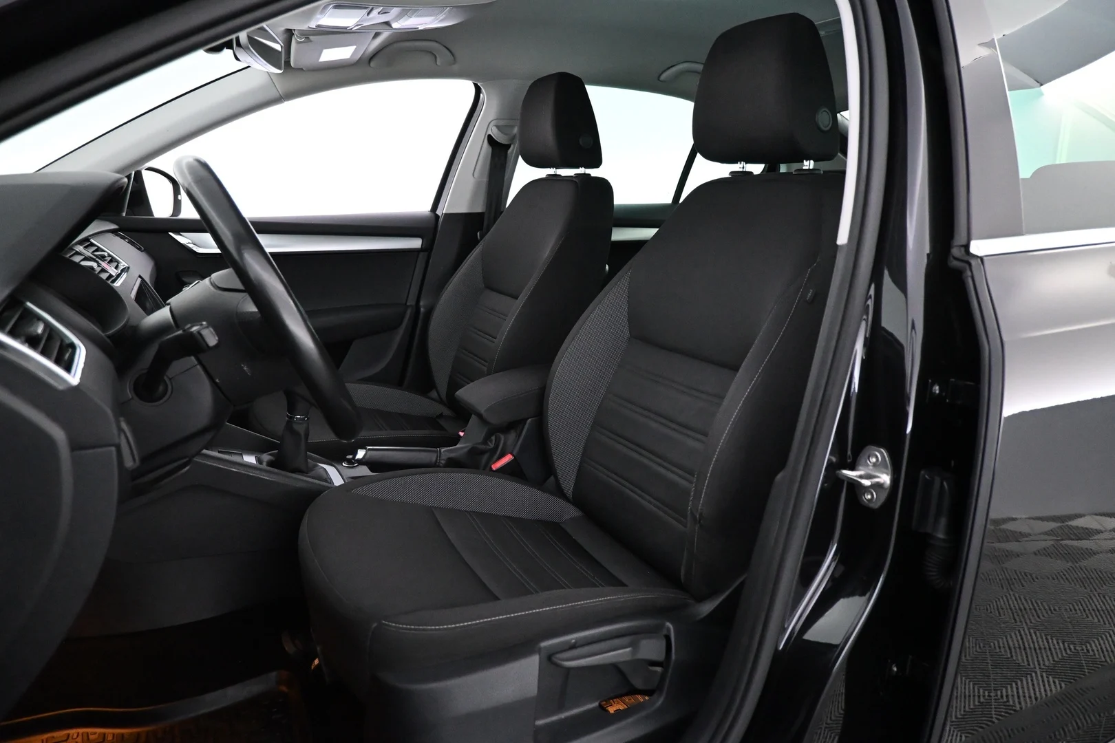 Car Image - 78N75HaQDzLRg2IhdgeUdB