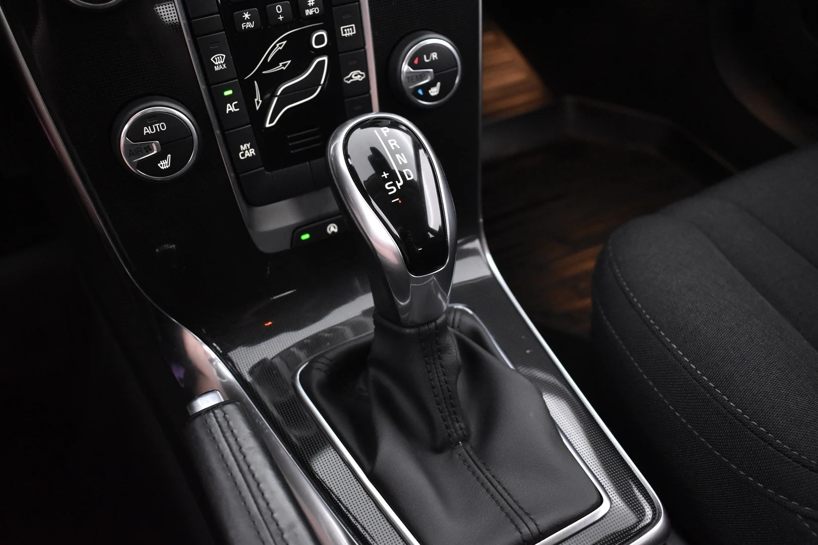 Car Image - WW41sonK7AyPEOYvI2Roj