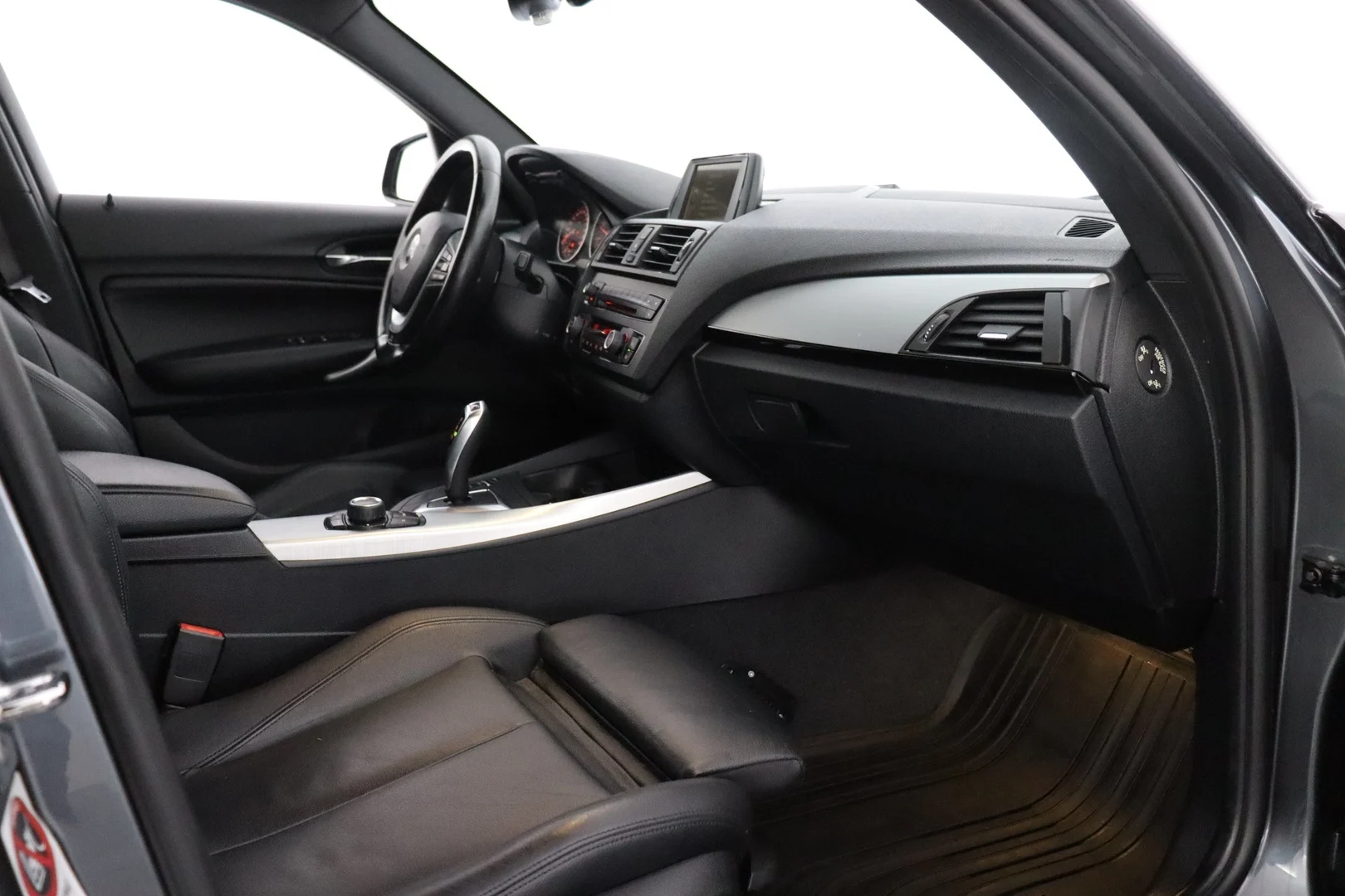 Car Image - 2SgxfWDRfORglu2gLTYOTX