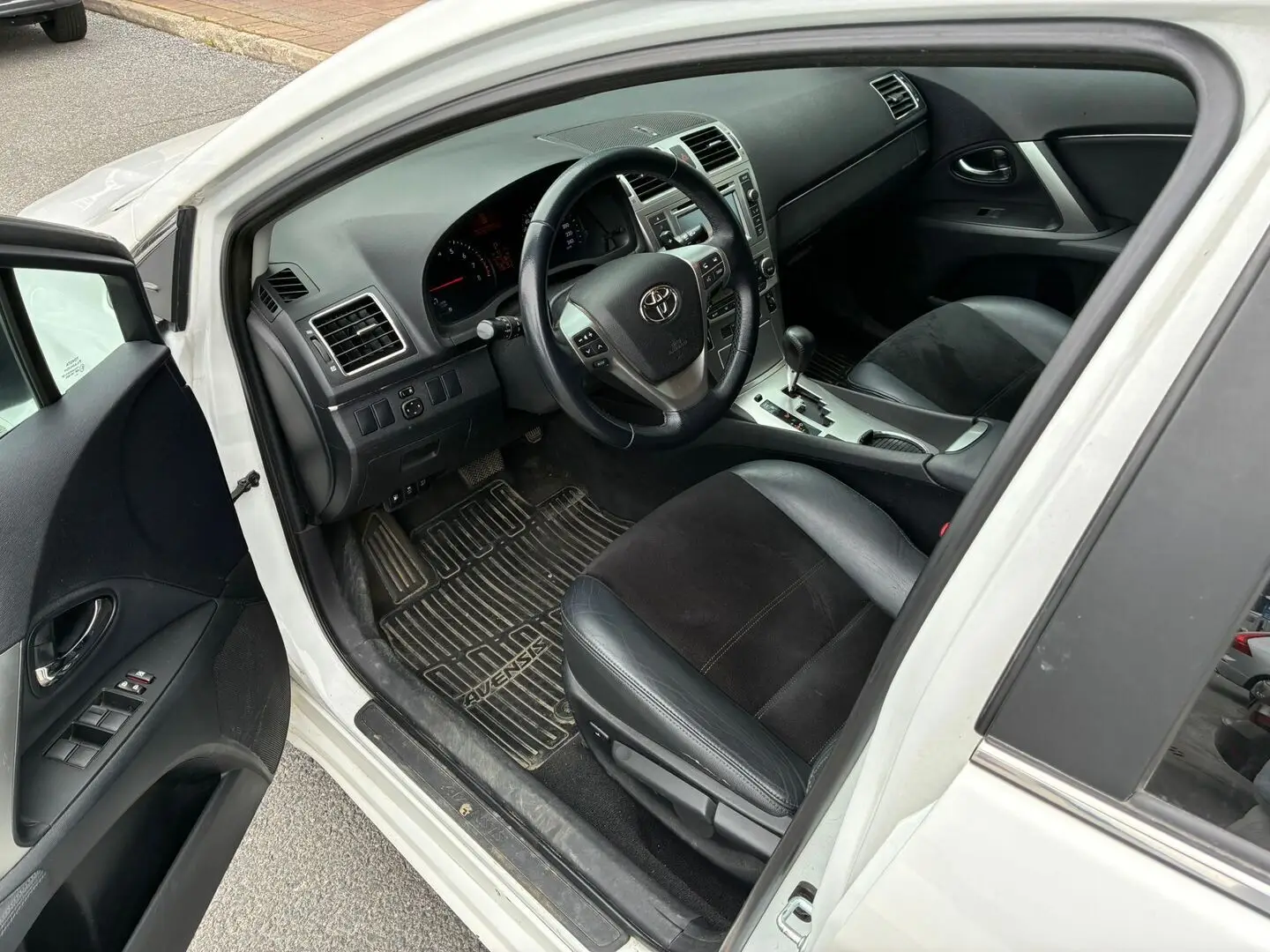 Car Image - 5DxYRAvxt6R3ZG38JOE0WA