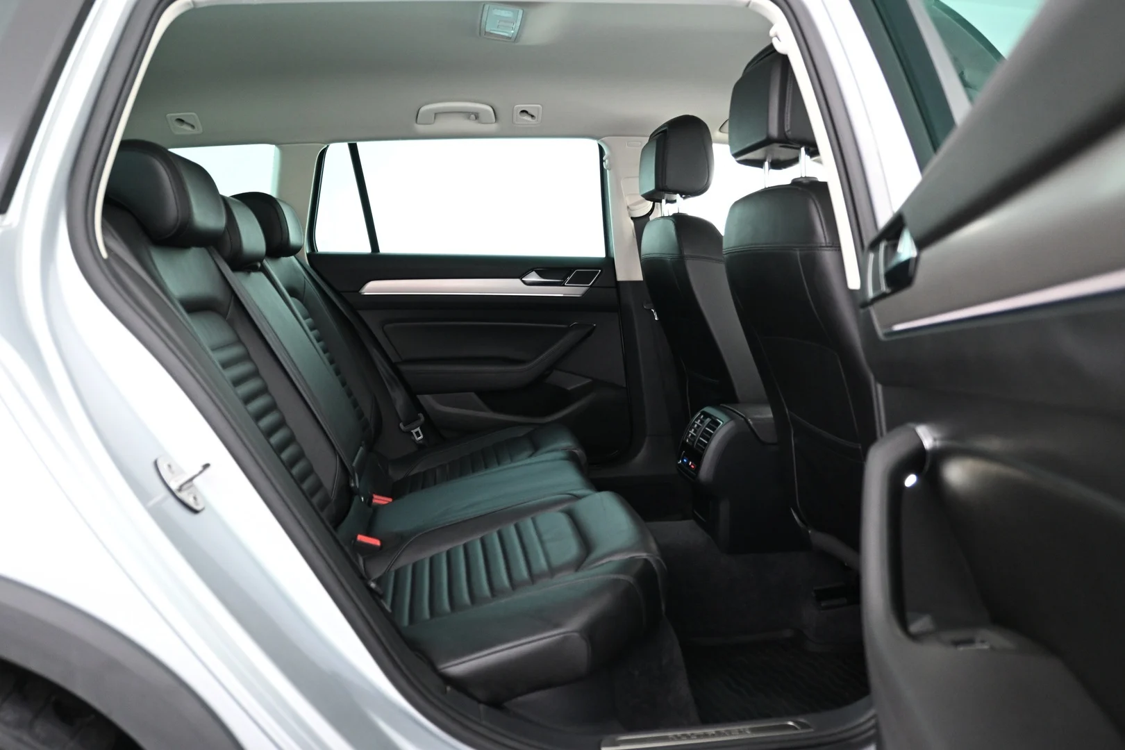 Car Image - 5ECp5sTZh1Y8qv6OeWvTre