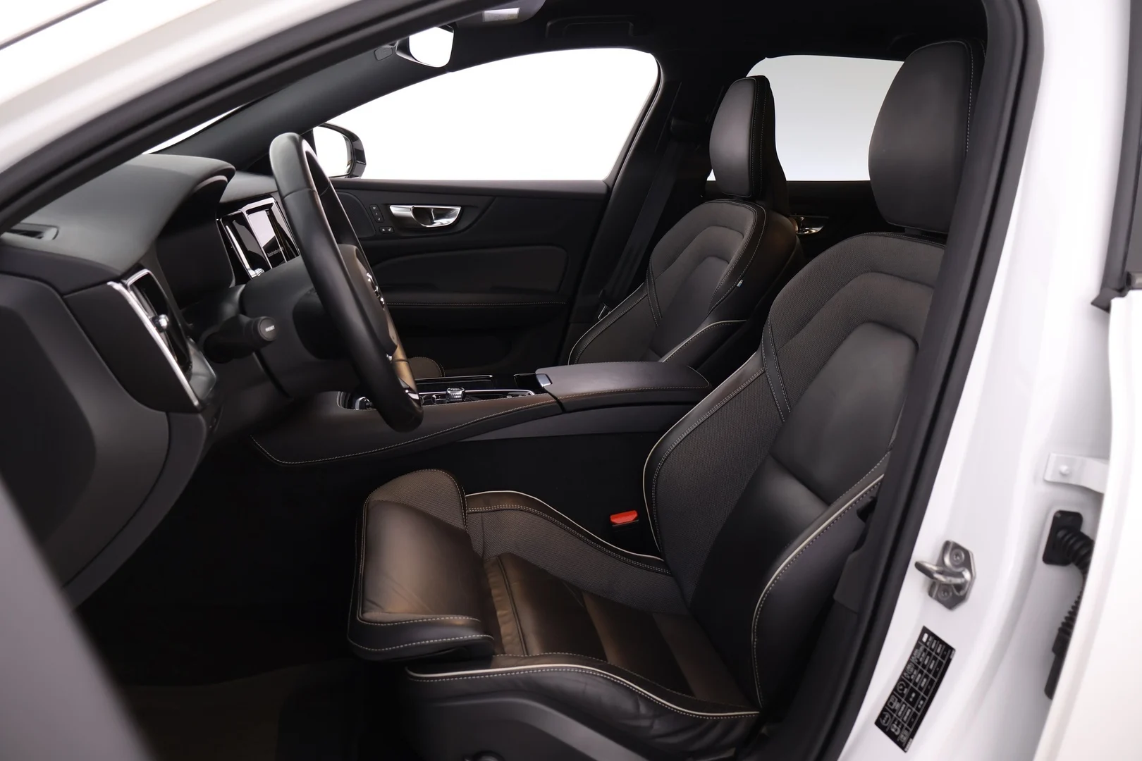 Car Image - 2MdhOvLNvFVDzzhQeGgpZC