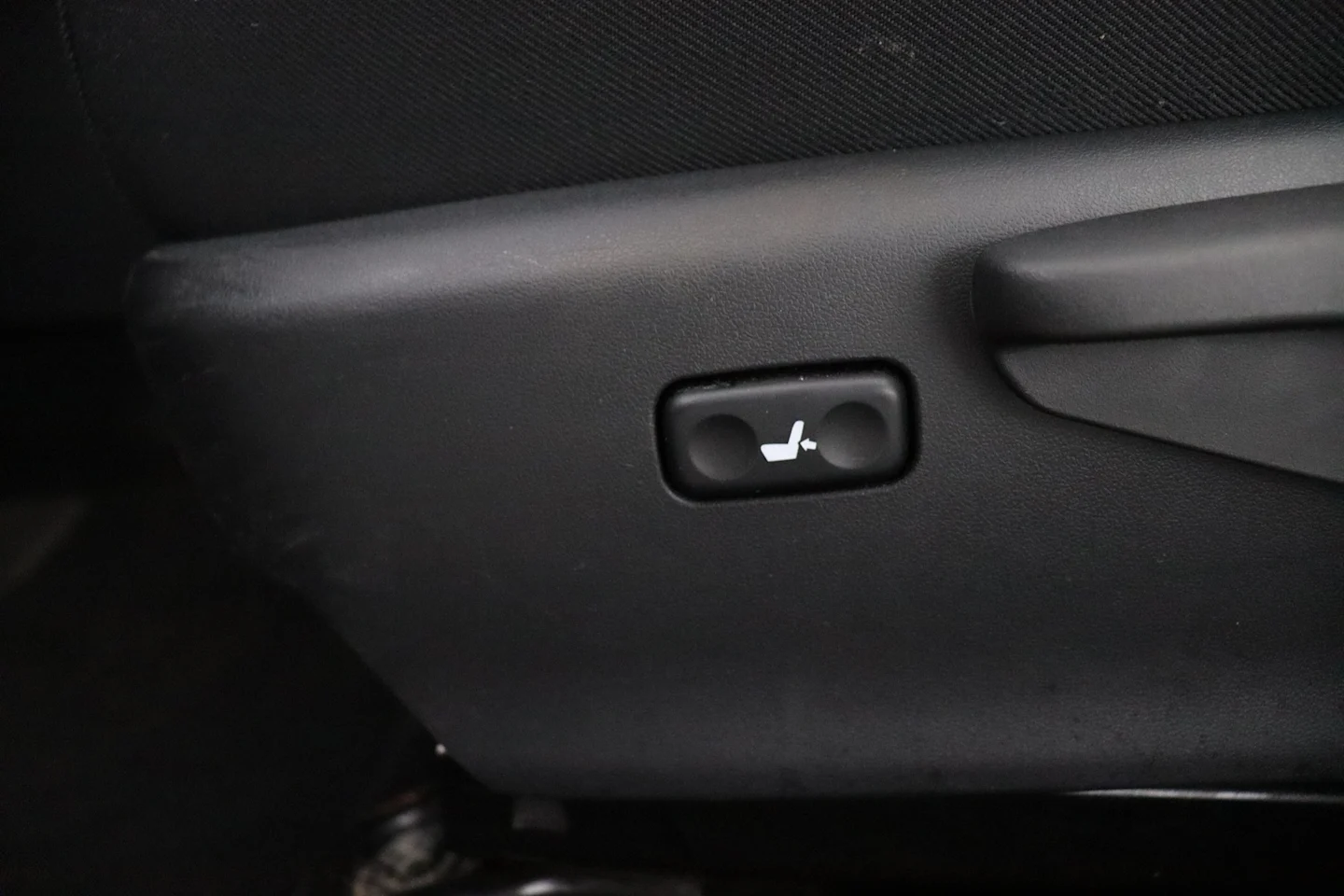Car Image - bDUagT09HscdxbTbLY5tP