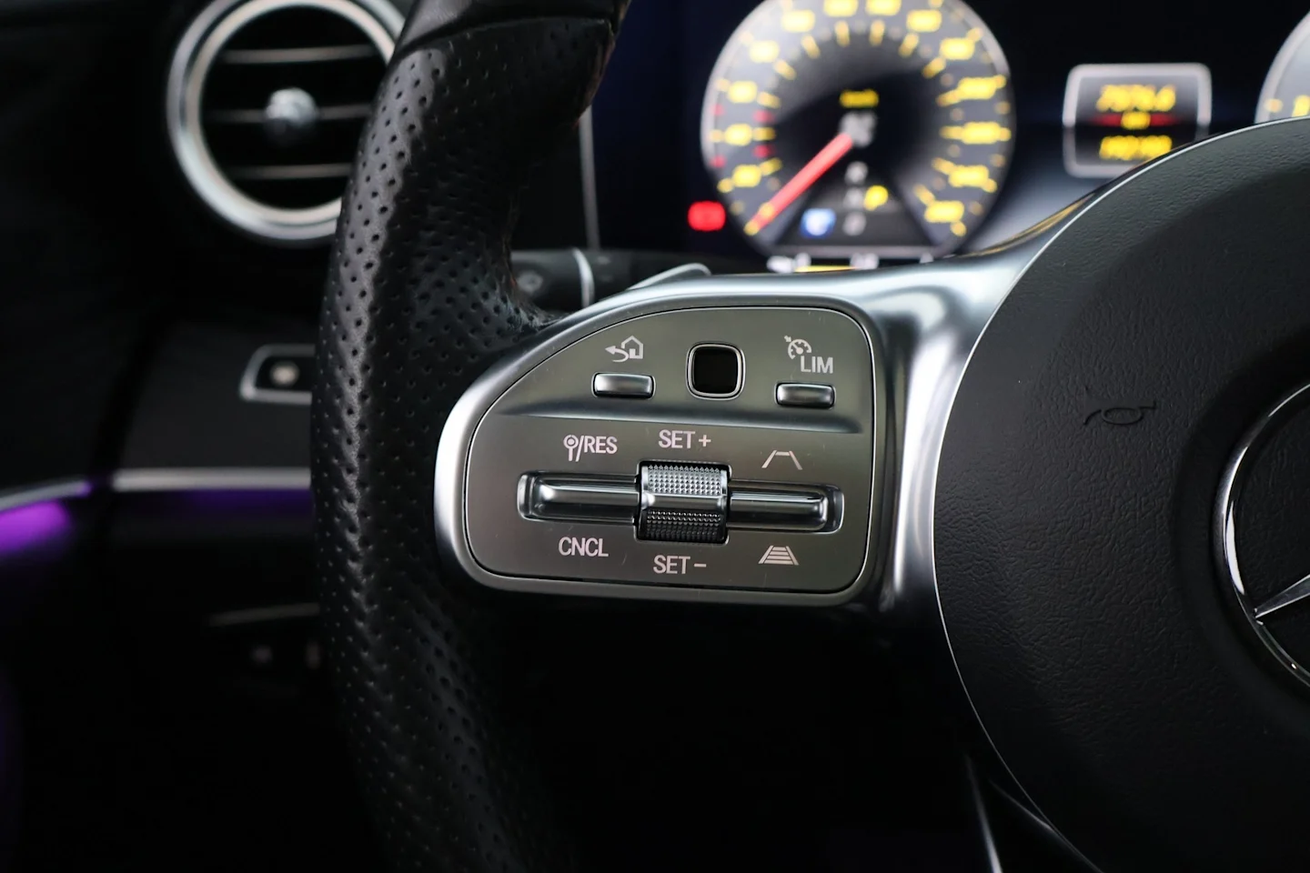 Car Image - 3sQHL6td96JlaN1hqsW4fZ