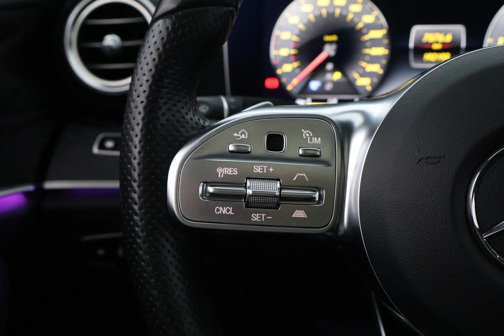 Car Image - 3sQHL6td96JlaN1hqsW4fZ