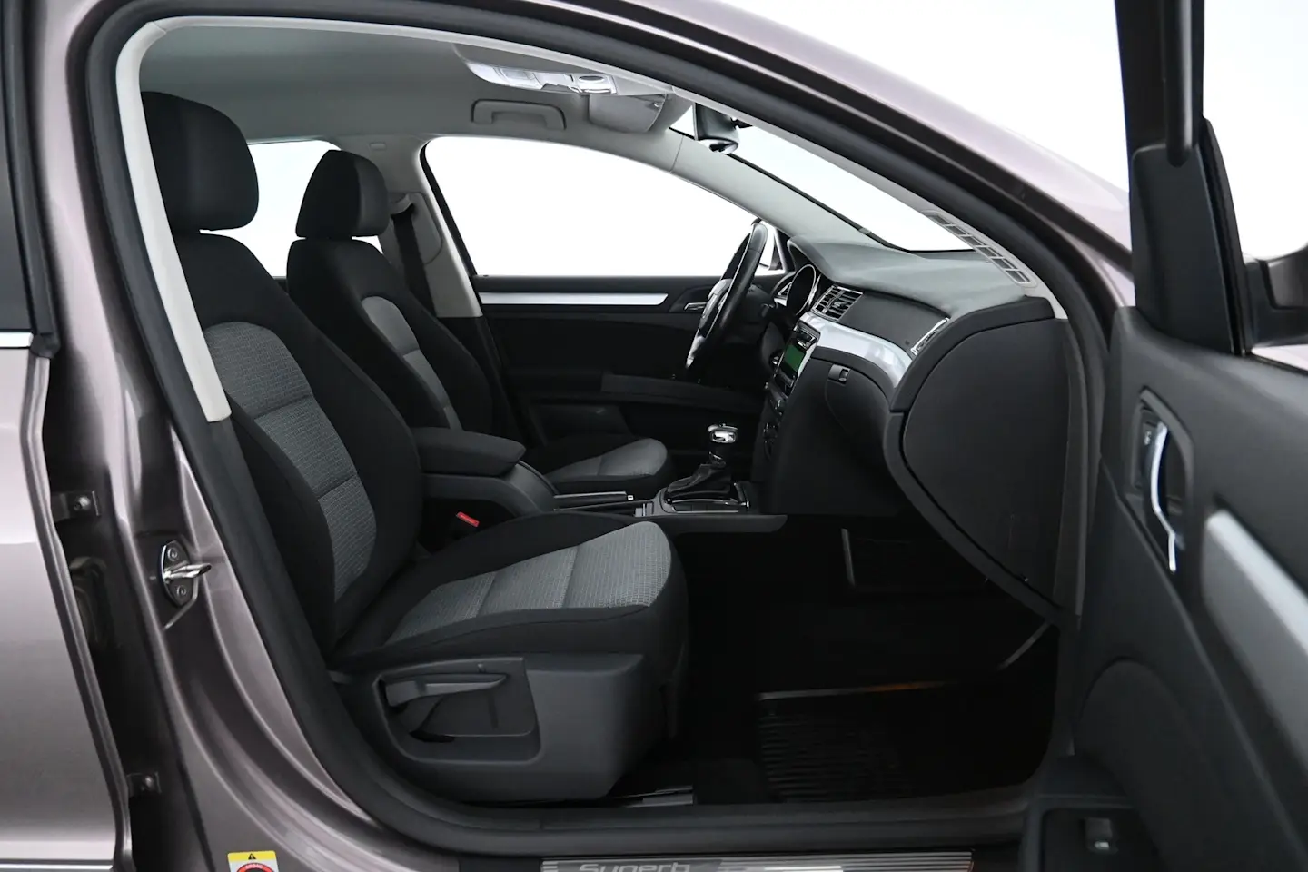 Car Image - 10D70mLS8qKi1WaRy1aI5M