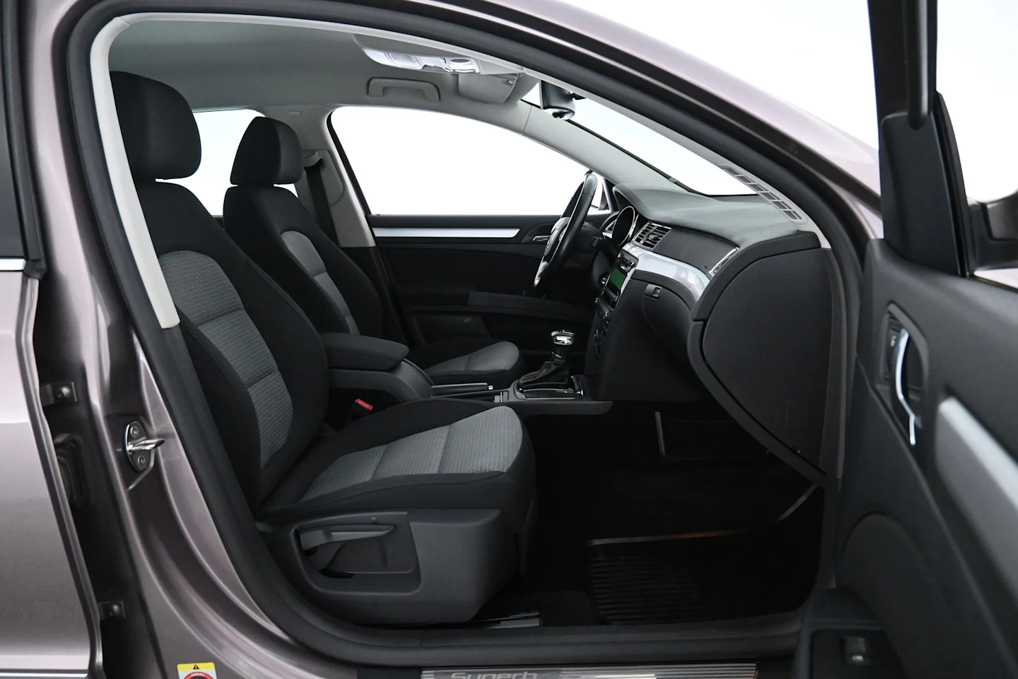 Car Image - 10D70mLS8qKi1WaRy1aI5M