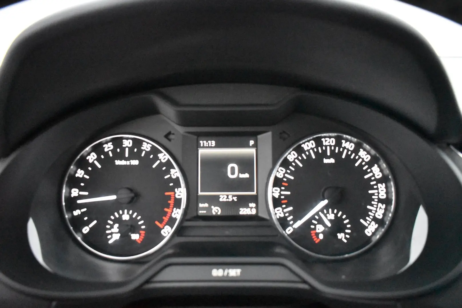 Car Image - 6onBqsp9EOSl7HUlkKAMA6