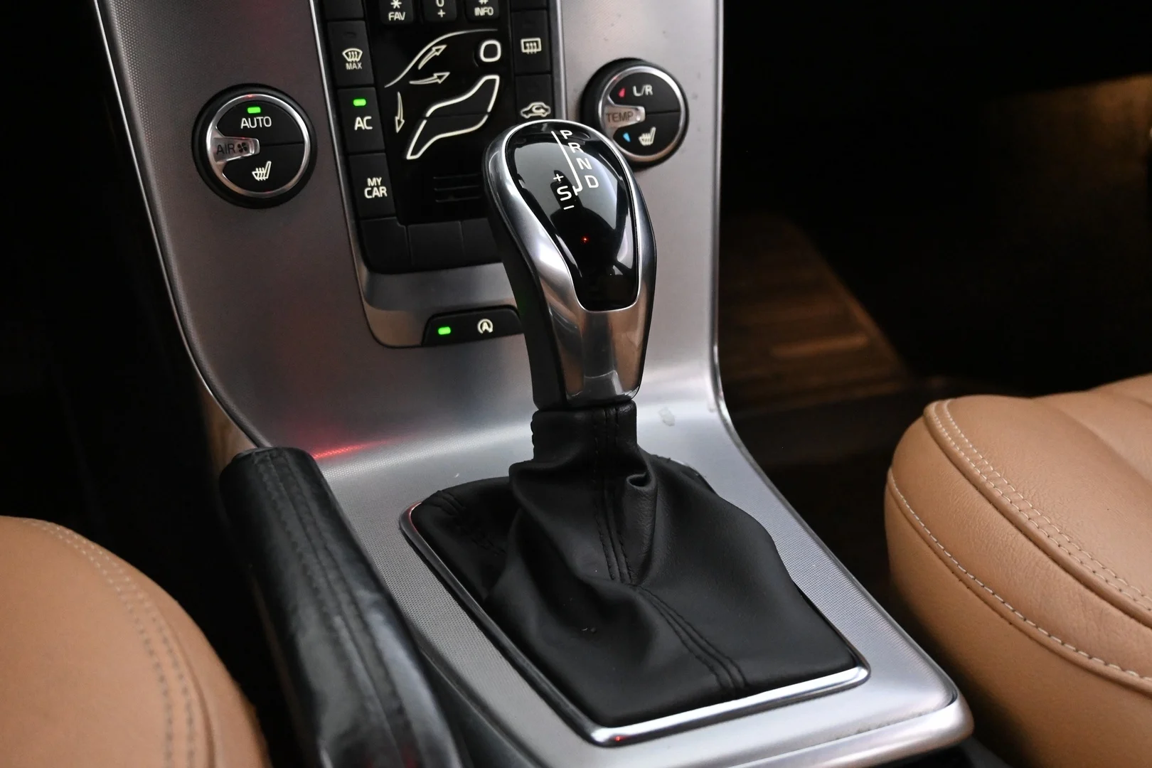 Car Image - 1AVFHJdAd02kDrYJgHkTBz