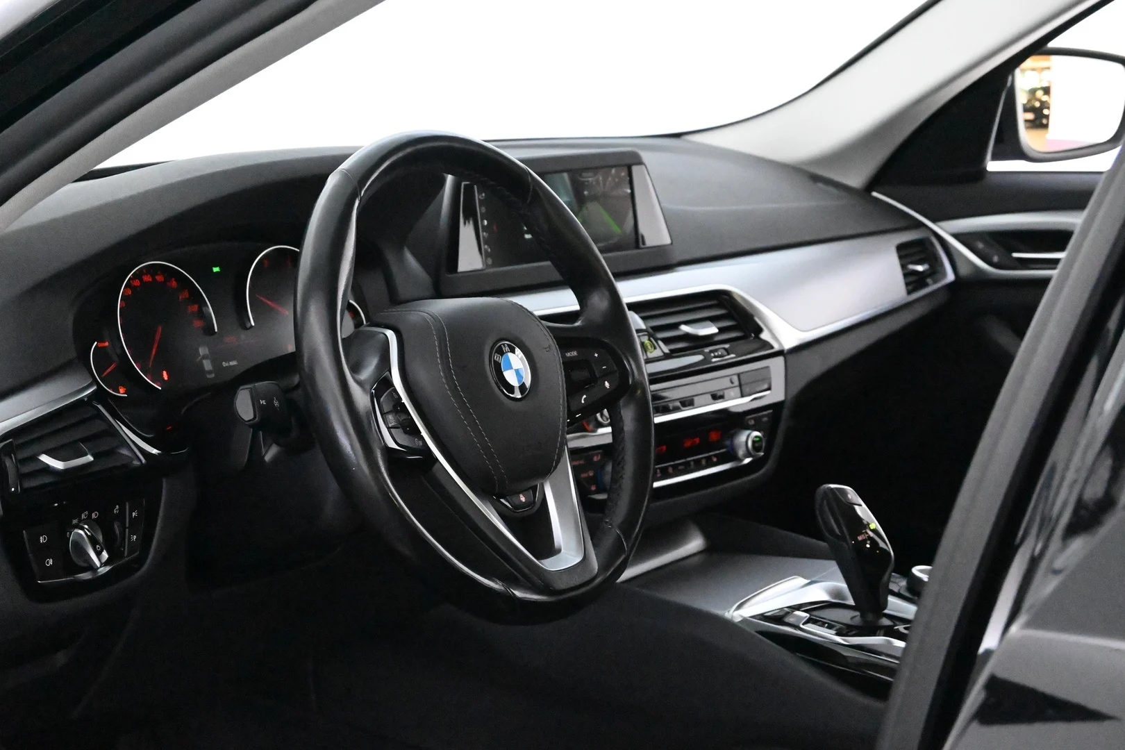 Car Image - 3BEKXkOLrhfs5hu6STfQ7P