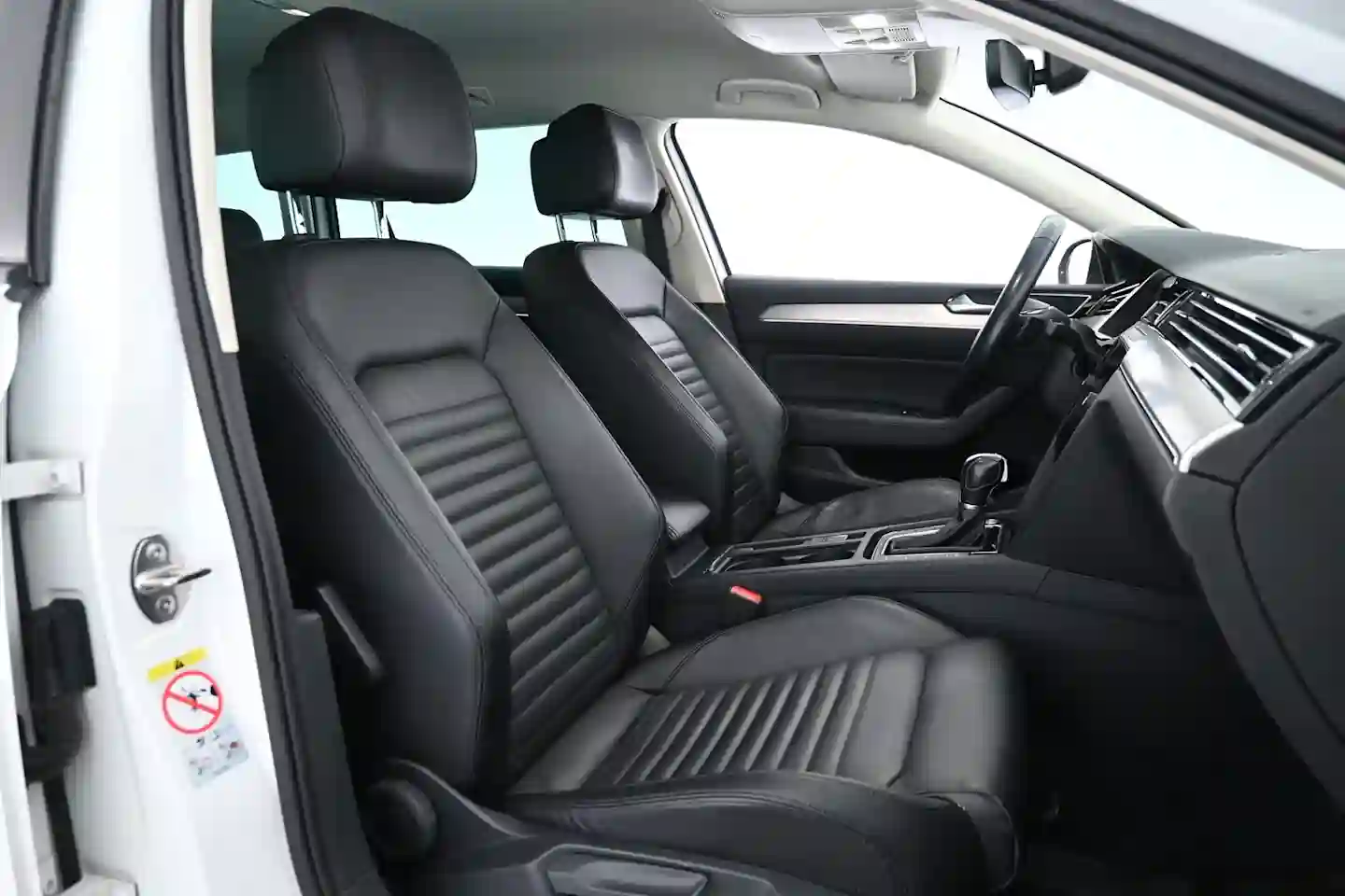 Car Image - dUVTut2RZ8LpI6qOiLTPd