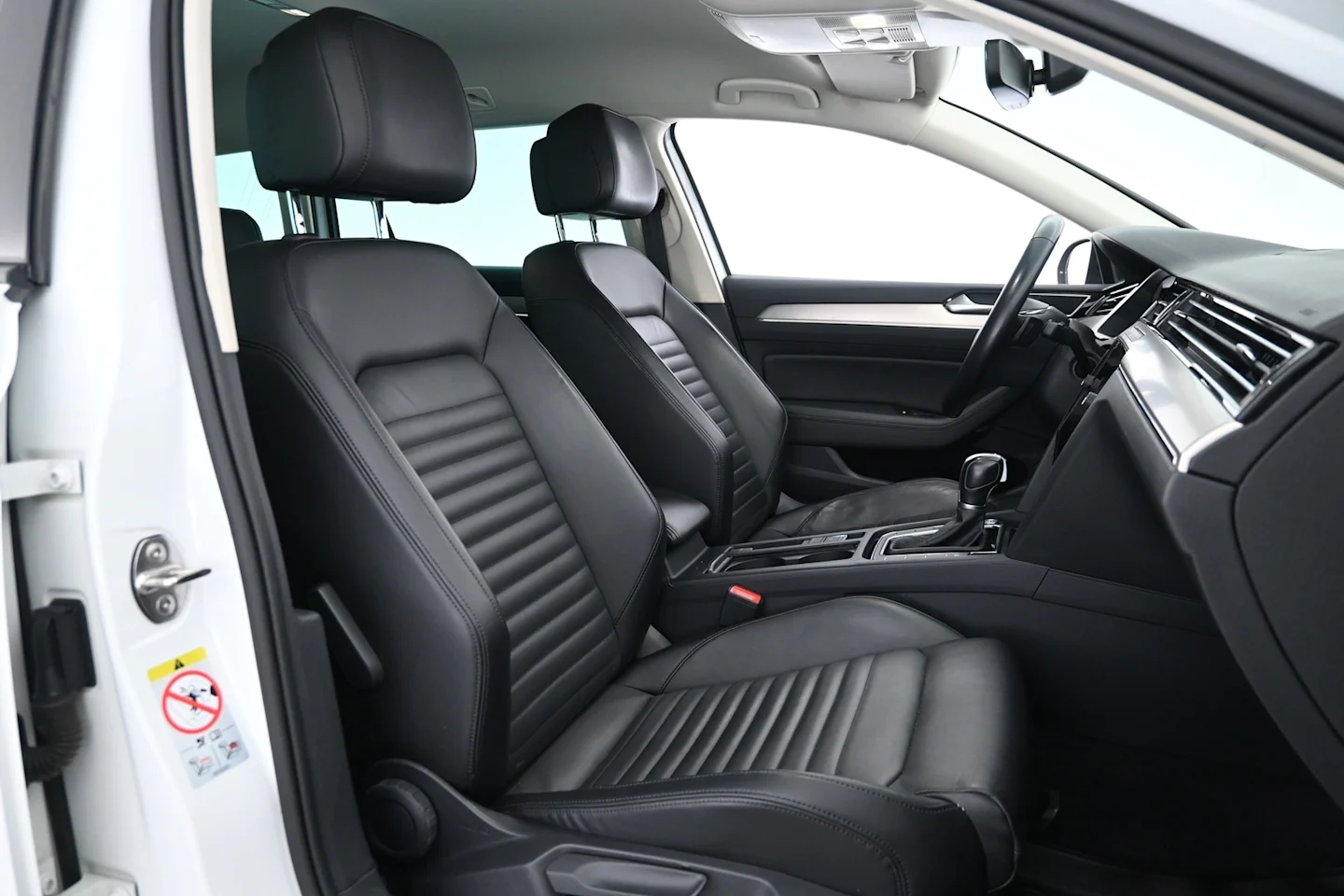 Car Image - dUVTut2RZ8LpI6qOiLTPd