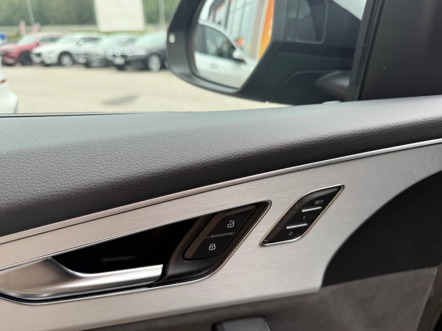 Car Image - 3h8zck2Y2sFwzOiWvmSo8u