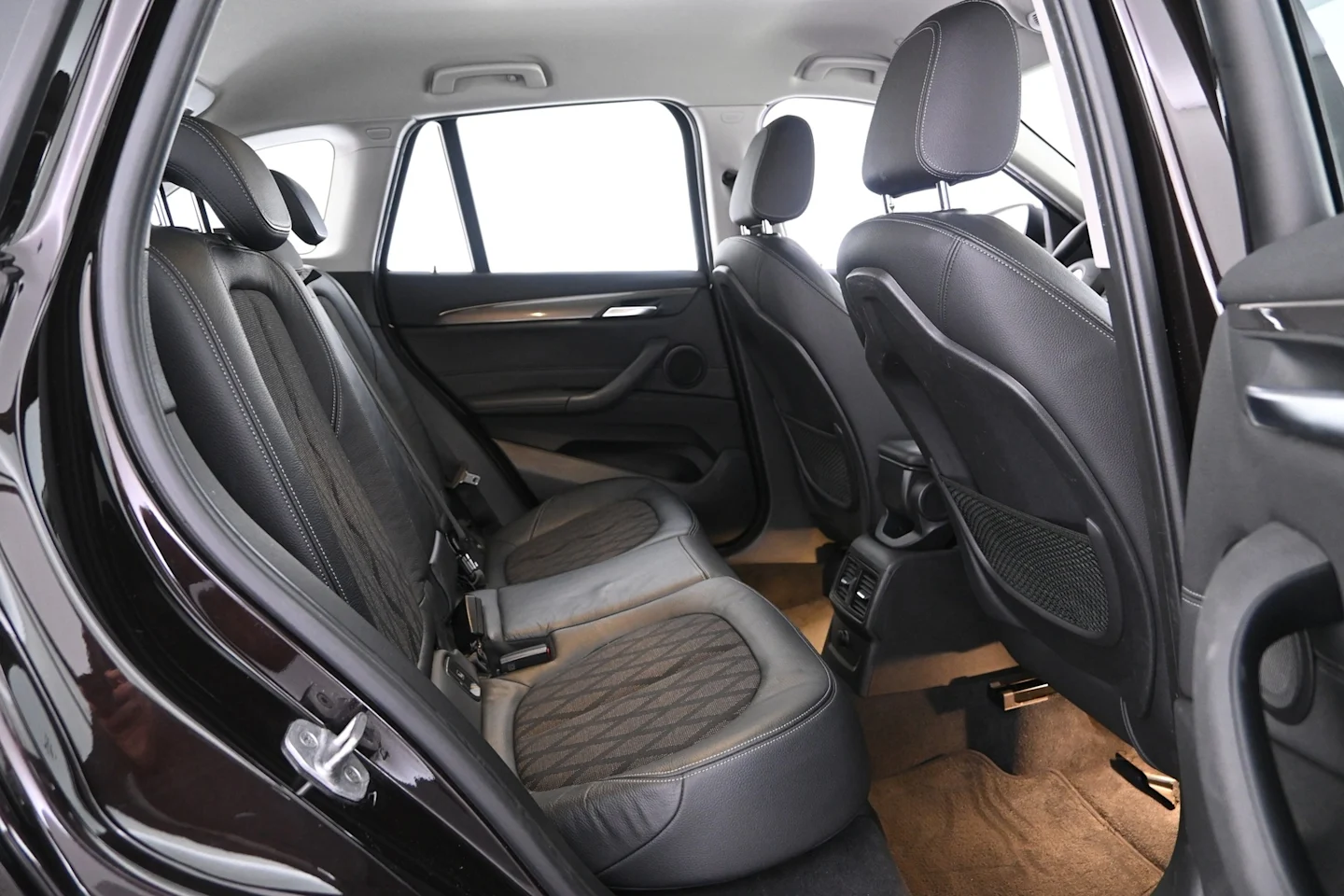 Car Image - 5udx5uuP4a9roQSjRiCfJF