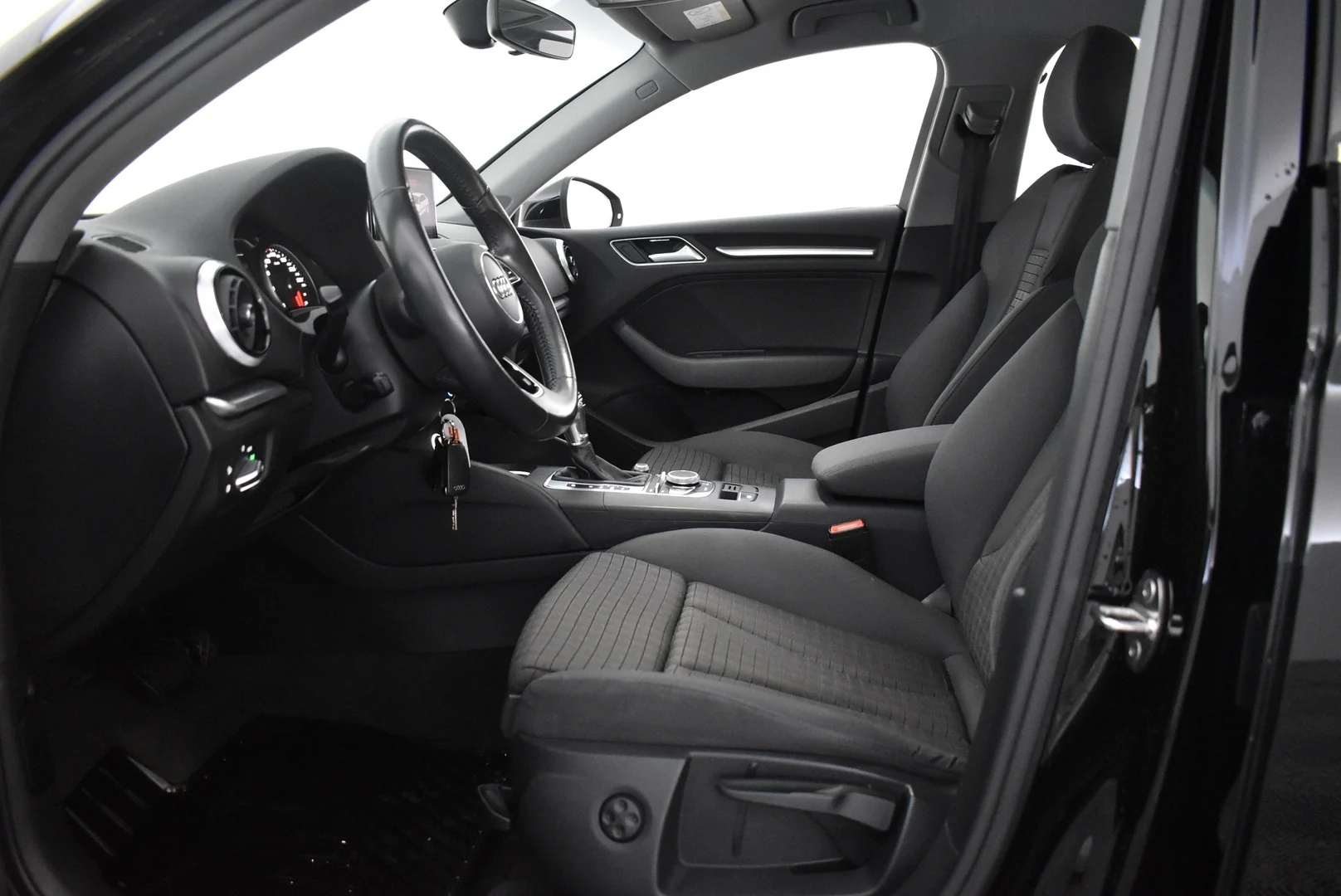 Car Image - 77uK0GlB3ImKyvMO03iSdE