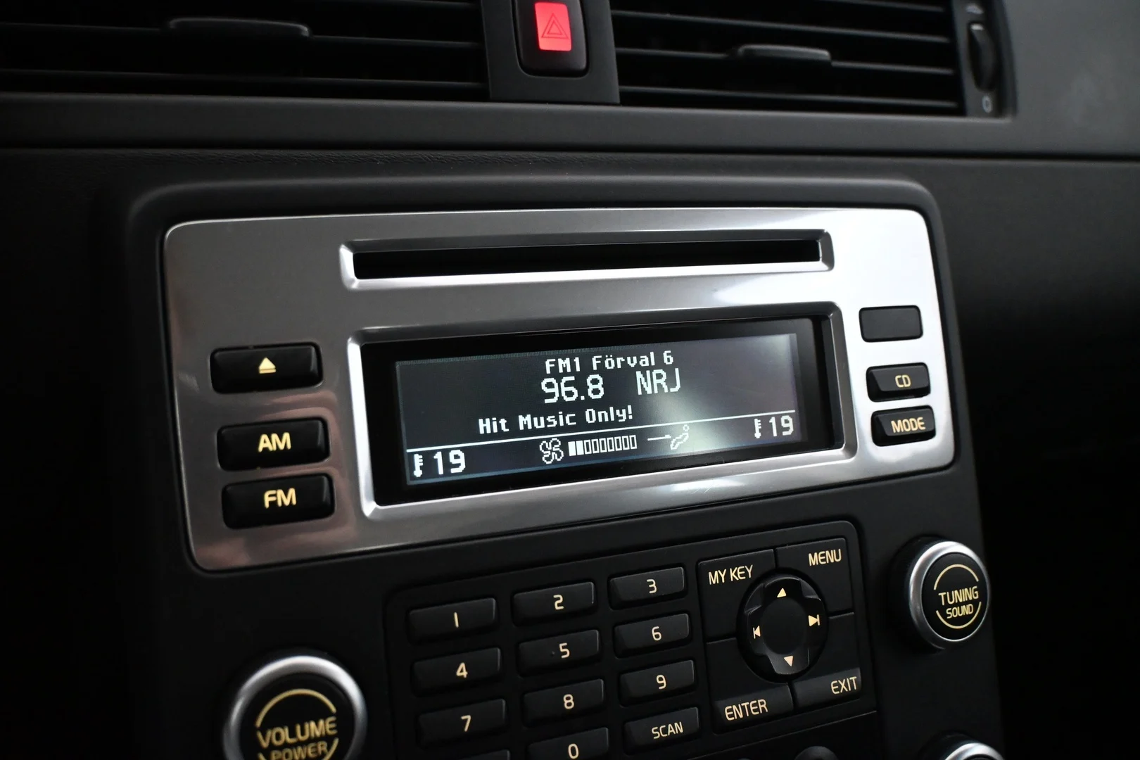 Car Image - 7d9S4z1glmAP1BbKSltPB0