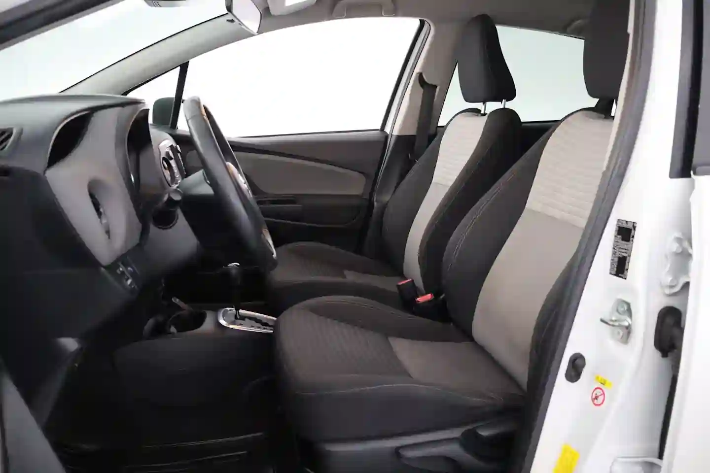 Car Image - kVxtlrVCa7sV8DR9rTwZ4