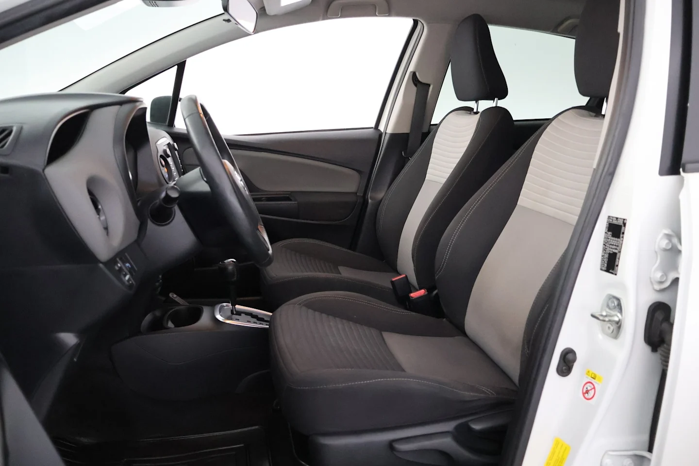Car Image - kVxtlrVCa7sV8DR9rTwZ4