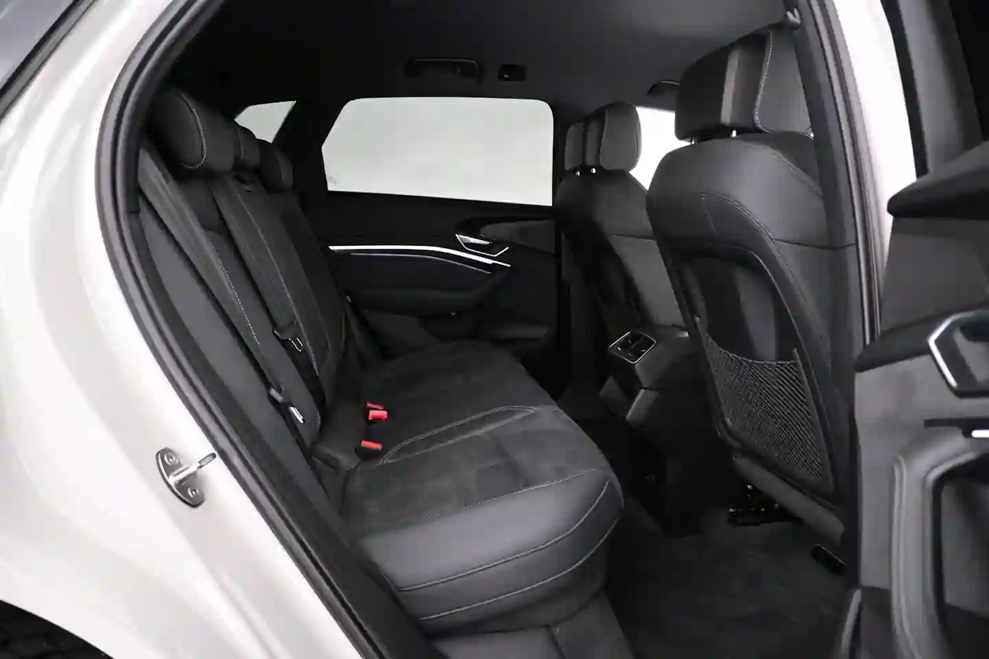 Car Image - qCFw3IG80JzlBlsNaRP2e