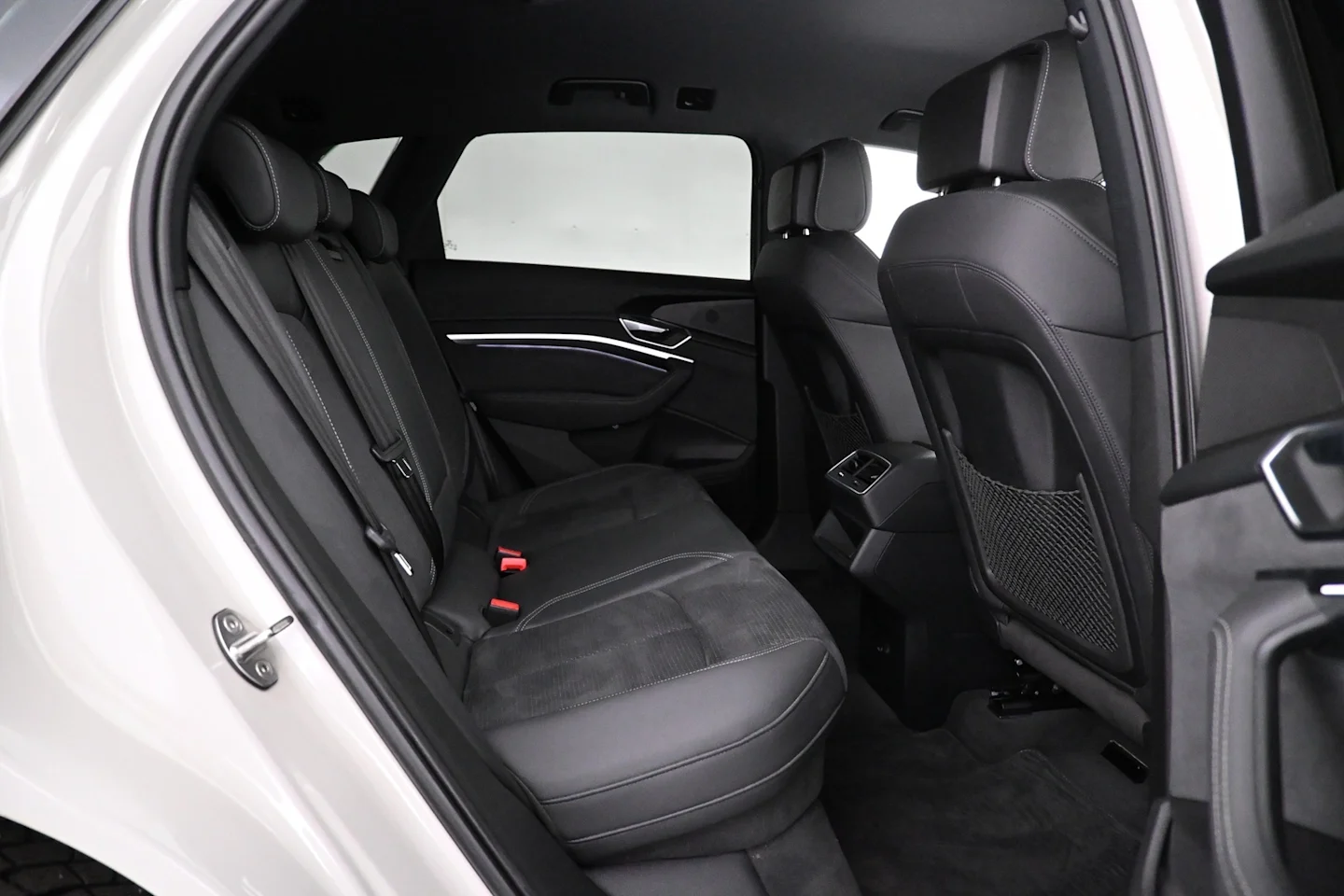 Car Image - qCFw3IG80JzlBlsNaRP2e