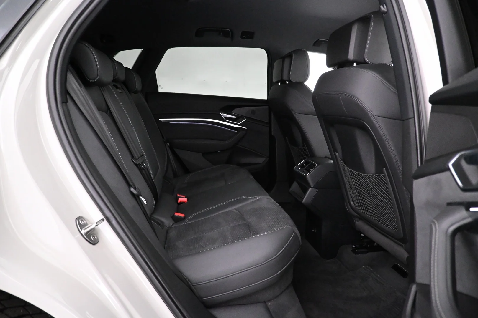 Car Image - qCFw3IG80JzlBlsNaRP2e