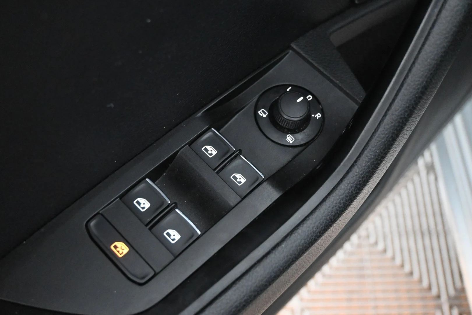 Car Image - gL70p8O1LgRdxLnnQ3AeD
