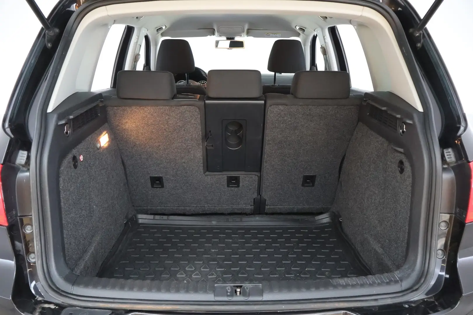 Car Image - 6Dc3yXpnKiczRelKrzDsdI