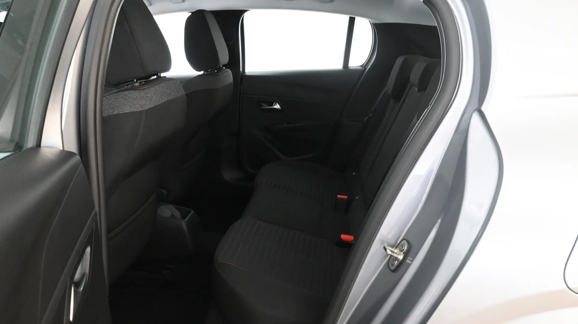 Car Image - 3lFfmDE5UJ1h9MwBCPe56v